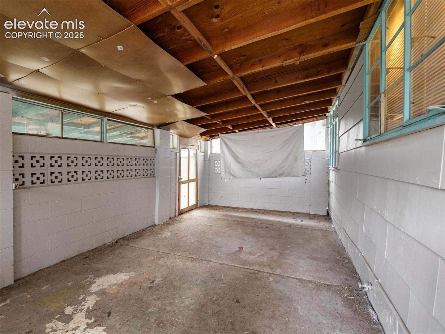 Listing photo 31 for 18 Dundee Lane