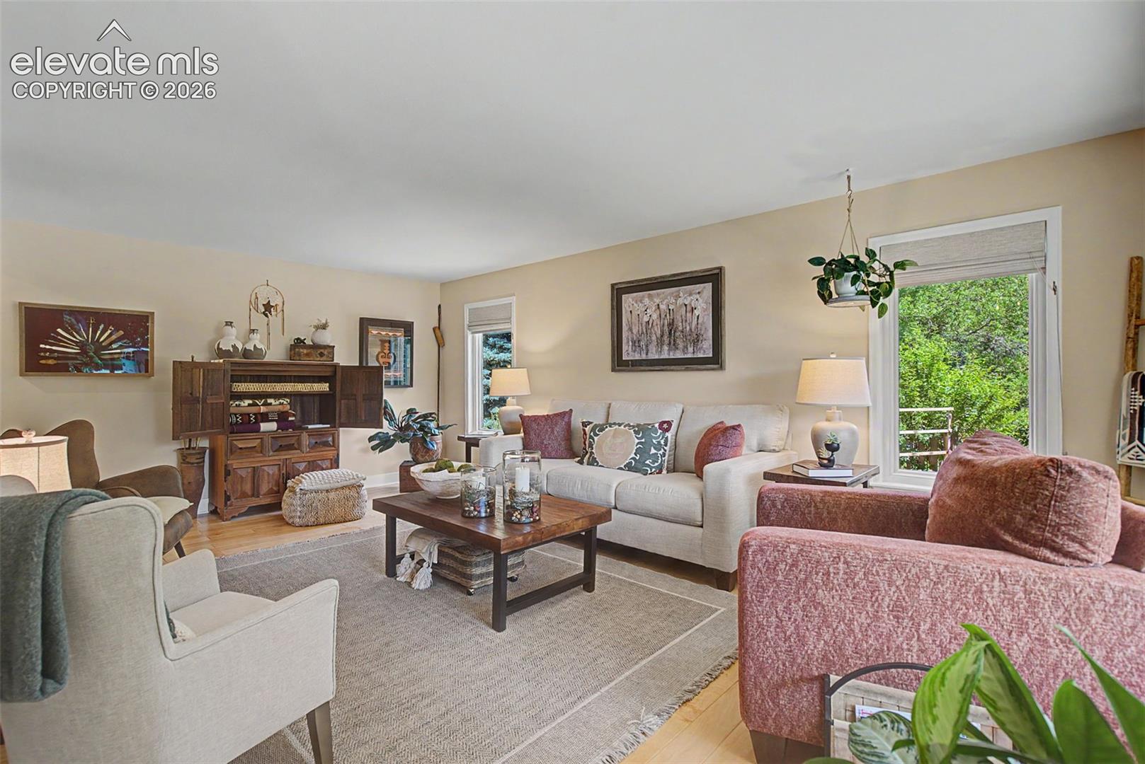 Listing photo 6 for 216 W Cheyenne Mountain Boulevard