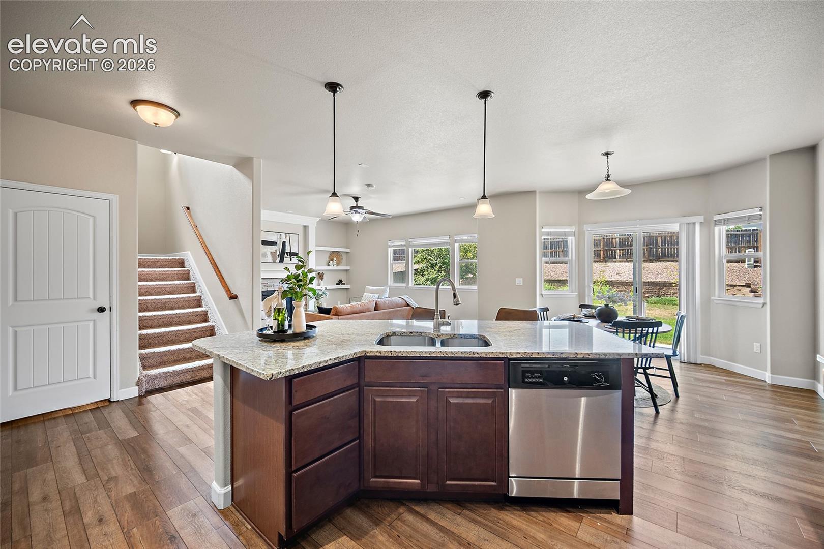 Listing photo 12 for 7246 Dutch Loop