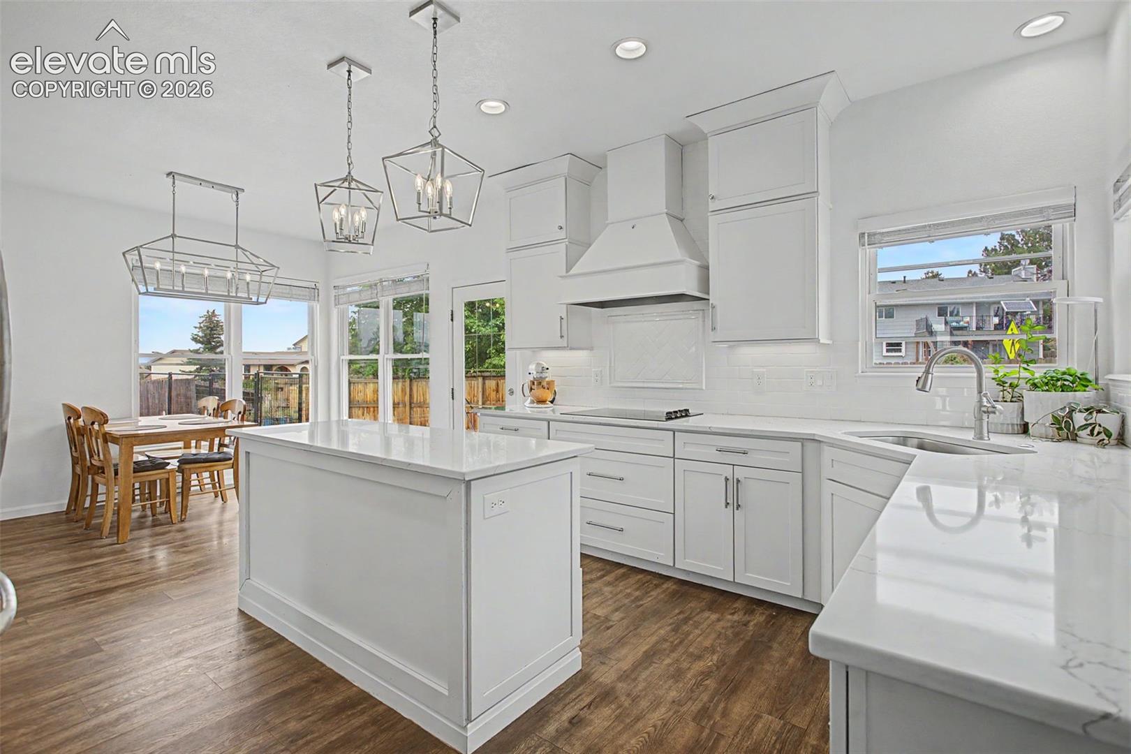 Listing photo 12 for 8335 Ashford Court