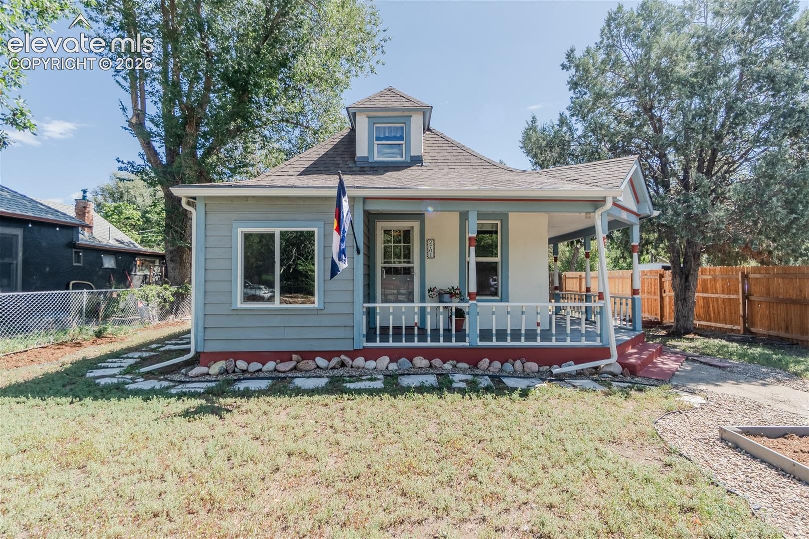 Listing photo 2 for 2701 Wood Avenue