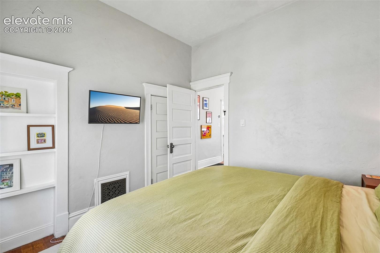 Listing photo 13 for 2118 W Colorado Avenue