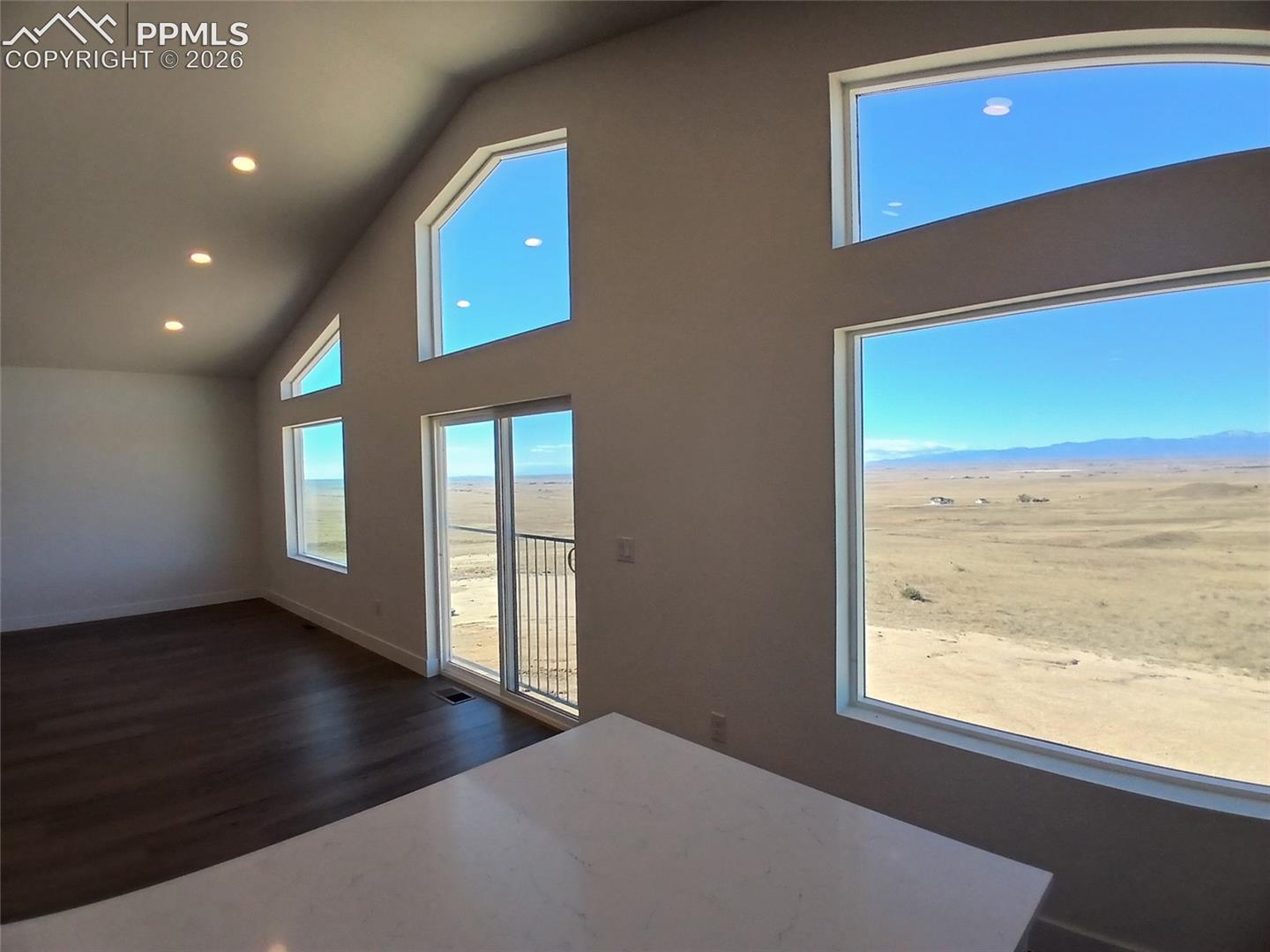 Listing photo 8 for 19981 Cloudfield Point