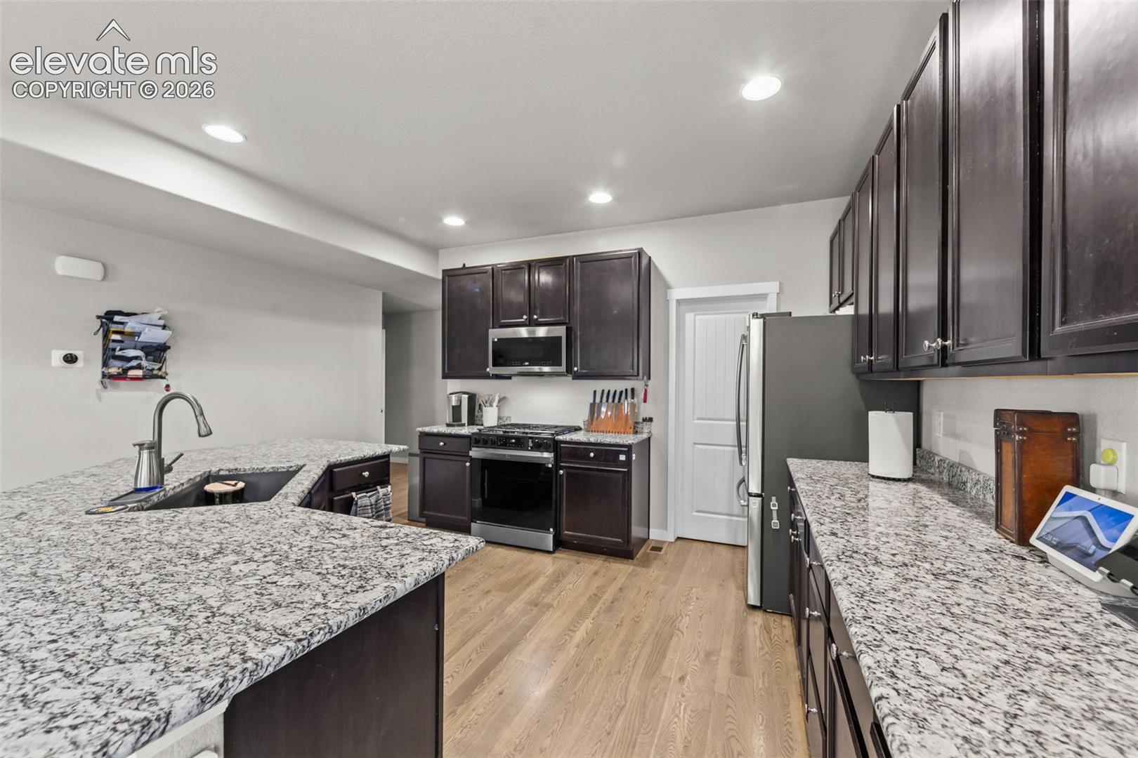 Listing photo 13 for 7447 Peachleaf Drive