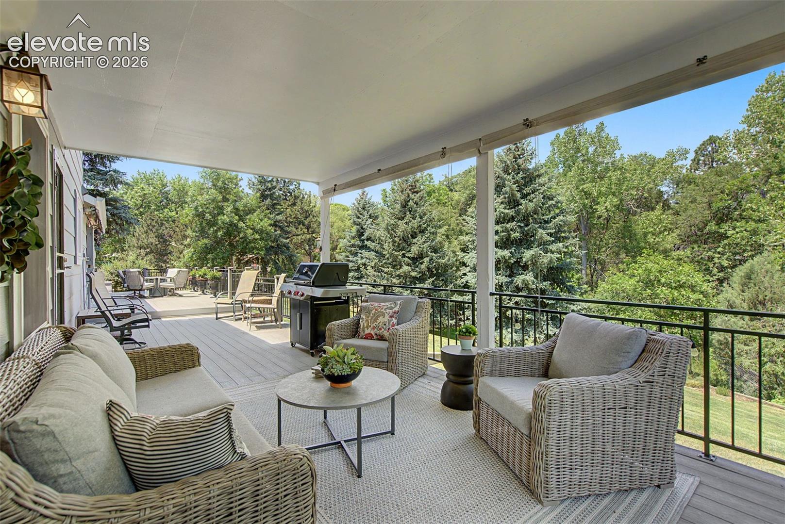 Listing photo 41 for 216 W Cheyenne Mountain Boulevard