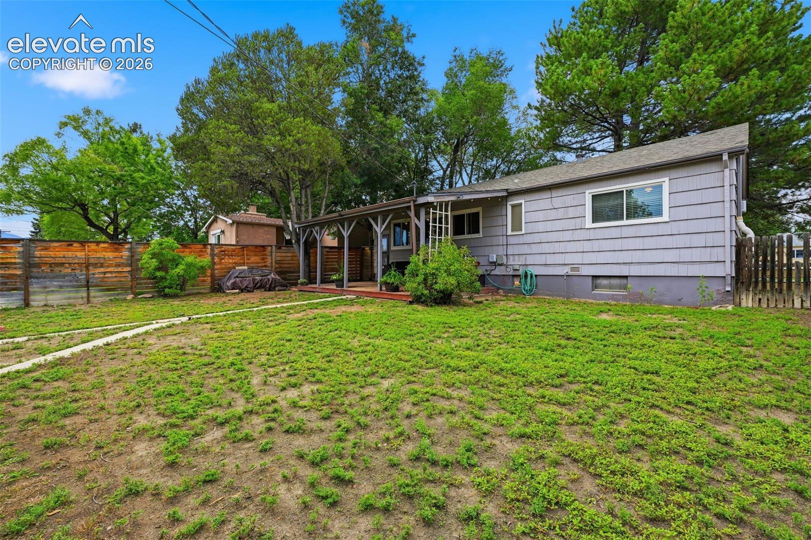 Listing photo 5 for 2637 Waldean Street