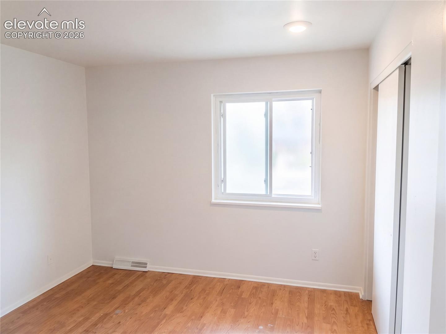 Listing photo 4 for 4015 Valli Vista Road