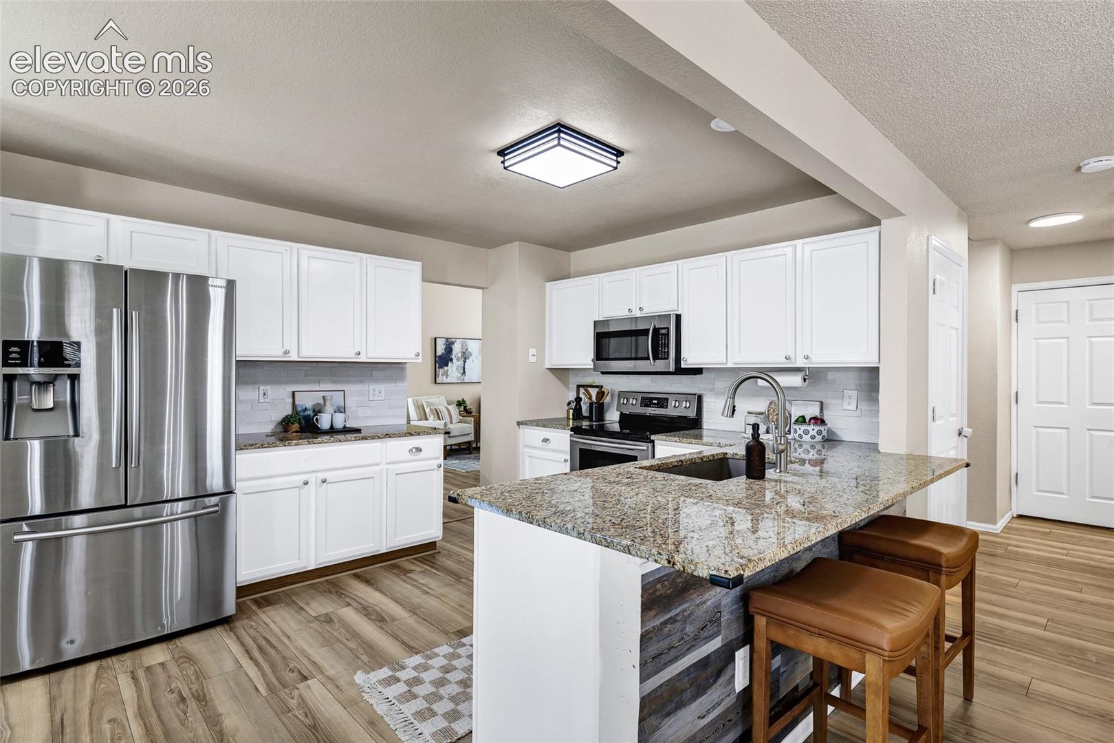 Listing photo 14 for 848 Regent Court