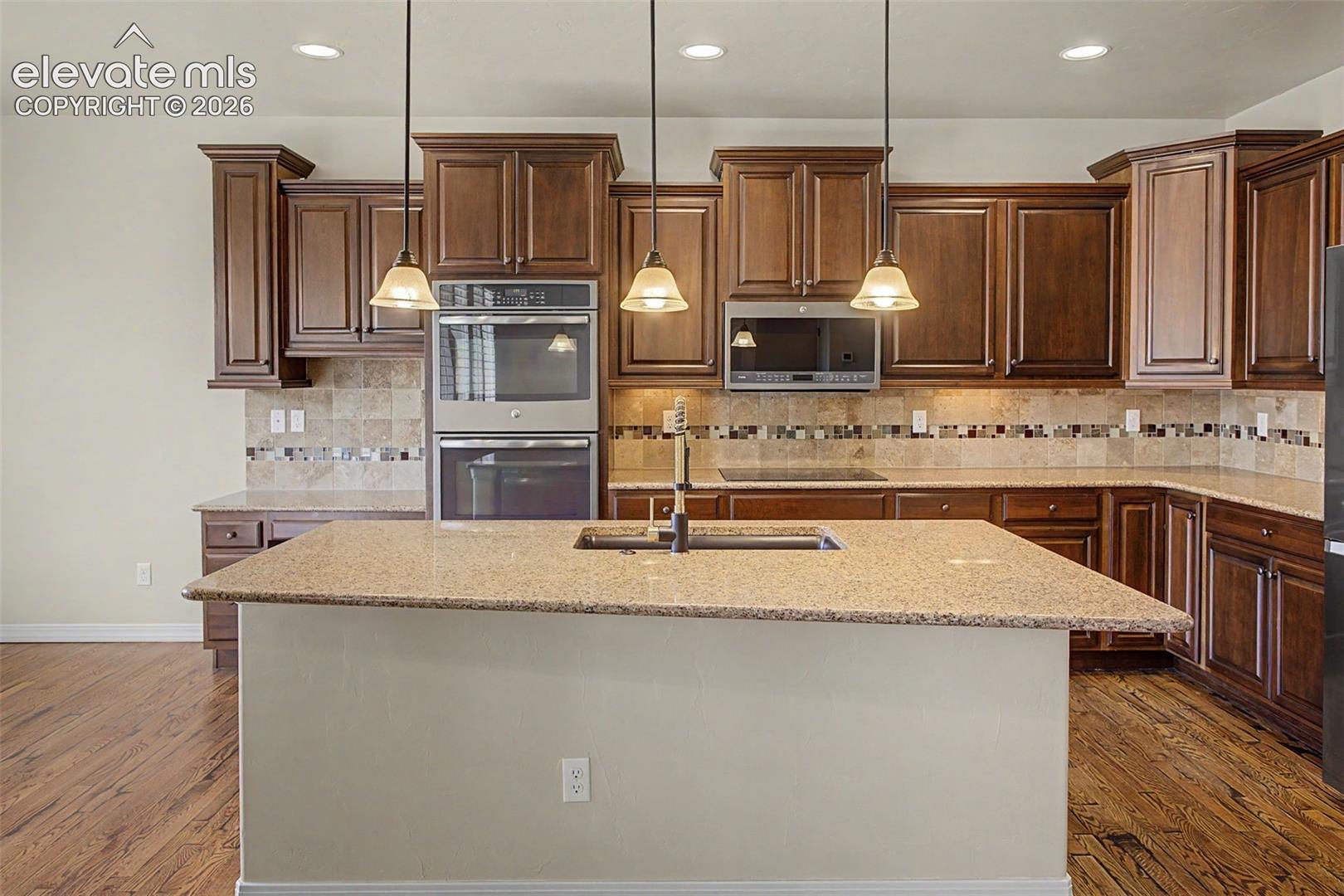 Listing photo 13 for 1906 Villa Creek Circle