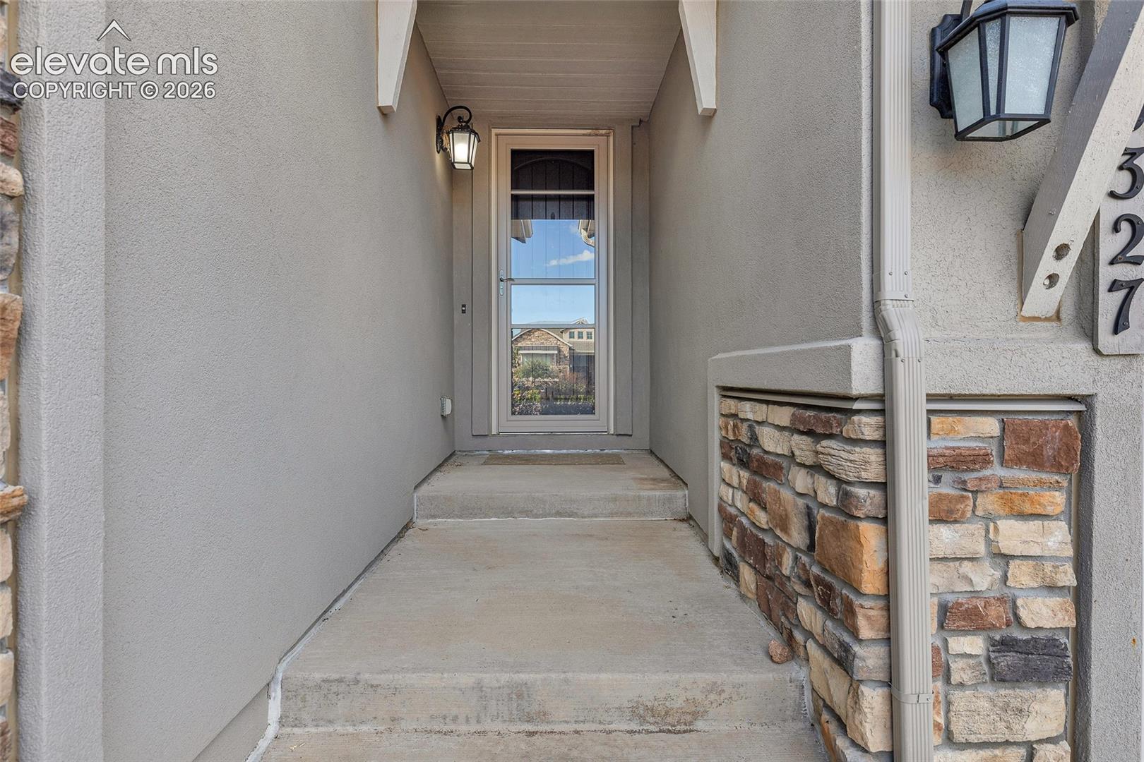 Listing photo 4 for 6327 Harney Drive