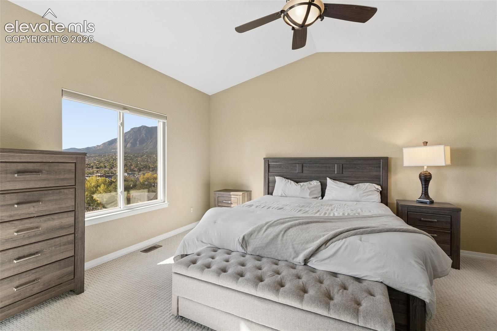 Listing photo 13 for 1055 Bayfield Drive