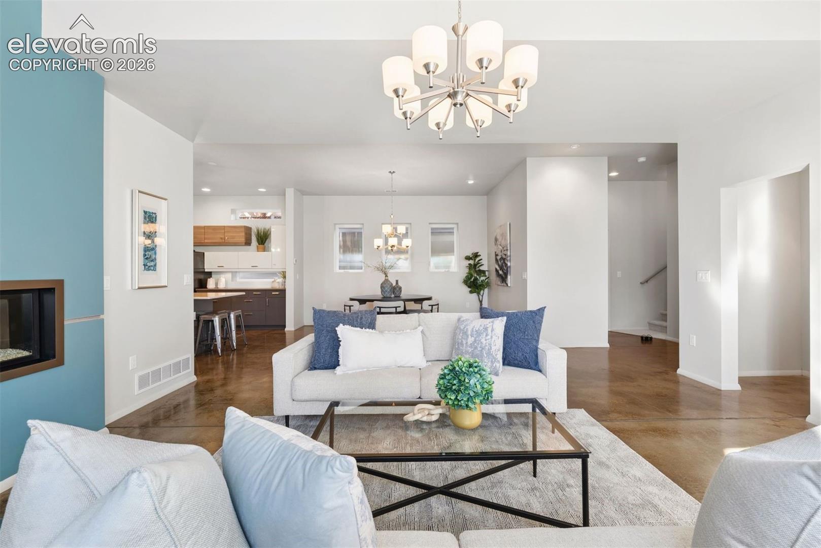 Listing photo 12 for 815 W Jefferson Street