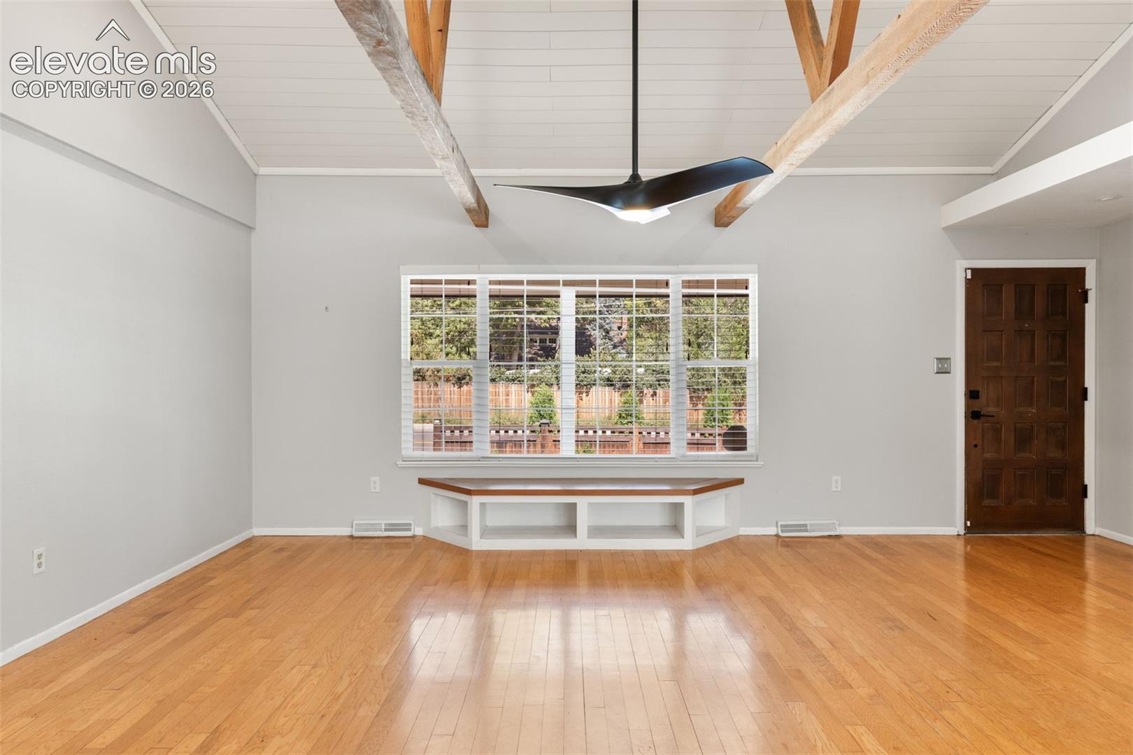 Listing photo 2 for 509 W Cheyenne Road