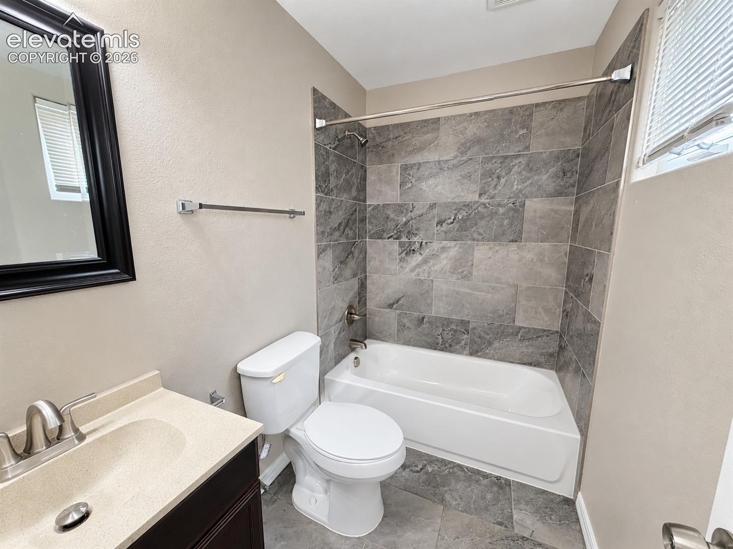 Listing photo 15 for 320 E Ohio Avenue