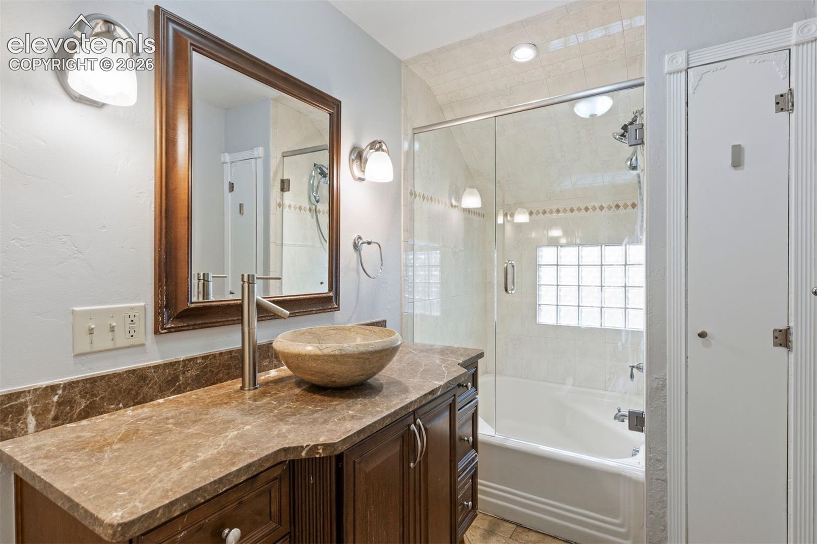 Listing photo 5 for 2309 N Nevada Avenue