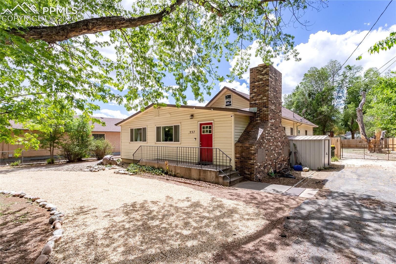 237 Del Rey Avenue