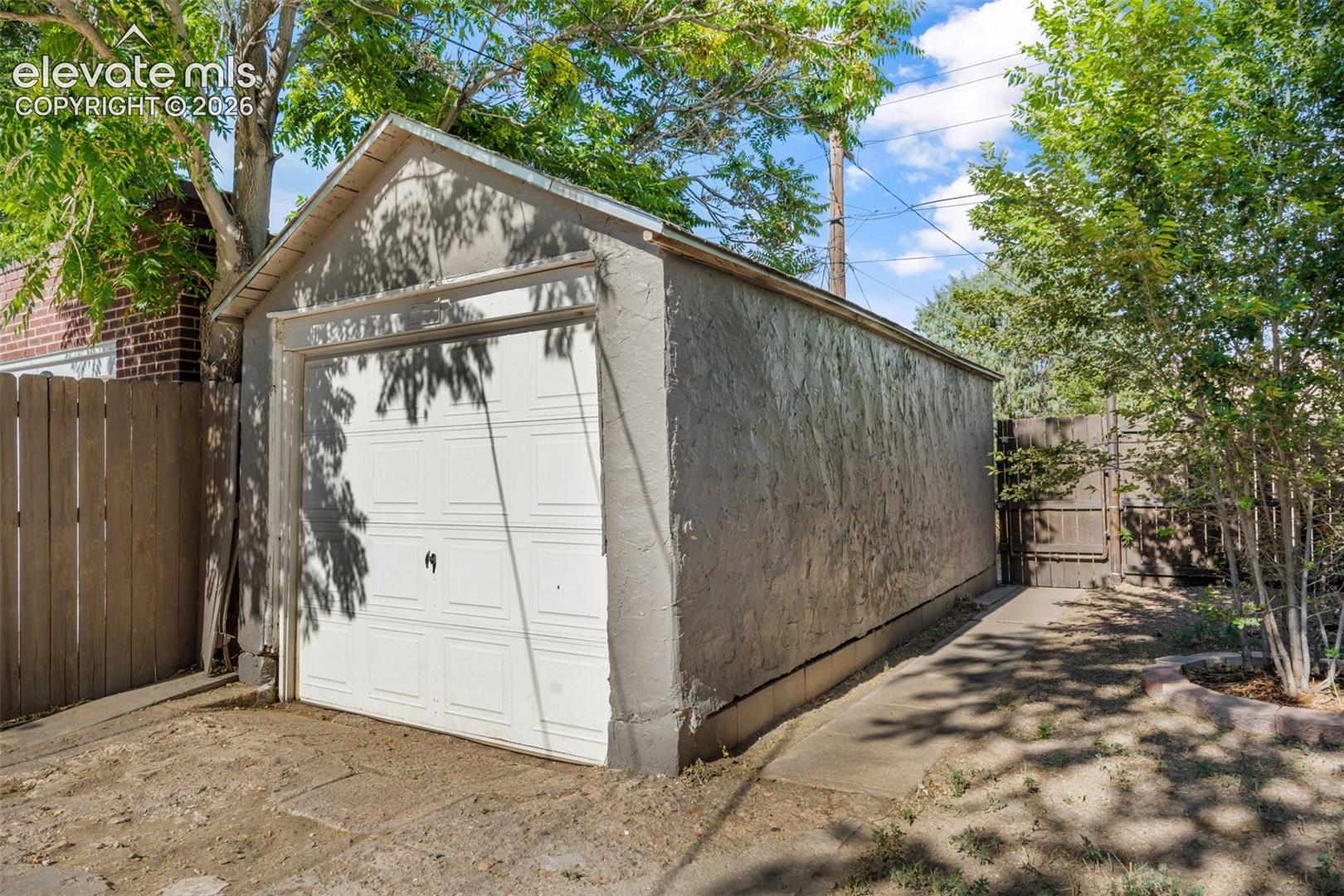 Listing photo 42 for 1726 E Evans Avenue