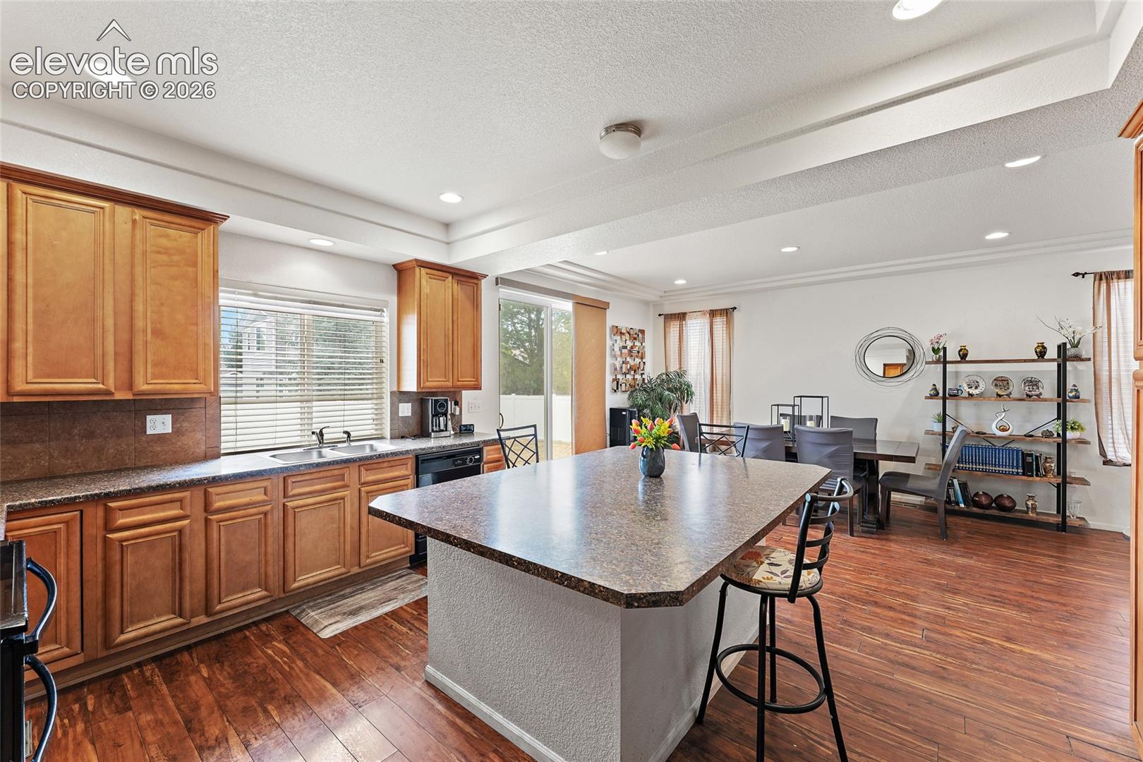 Listing photo 8 for 7777 Candlelight Lane