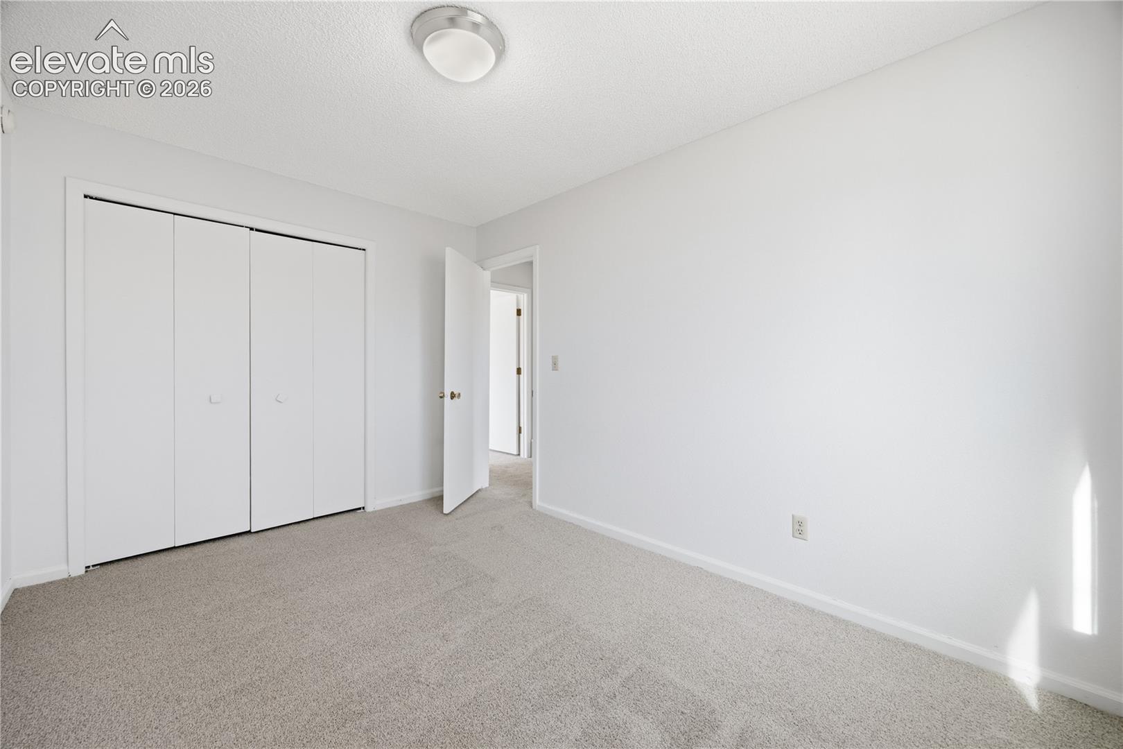 Listing photo 14 for 912 Amsterdam Drive