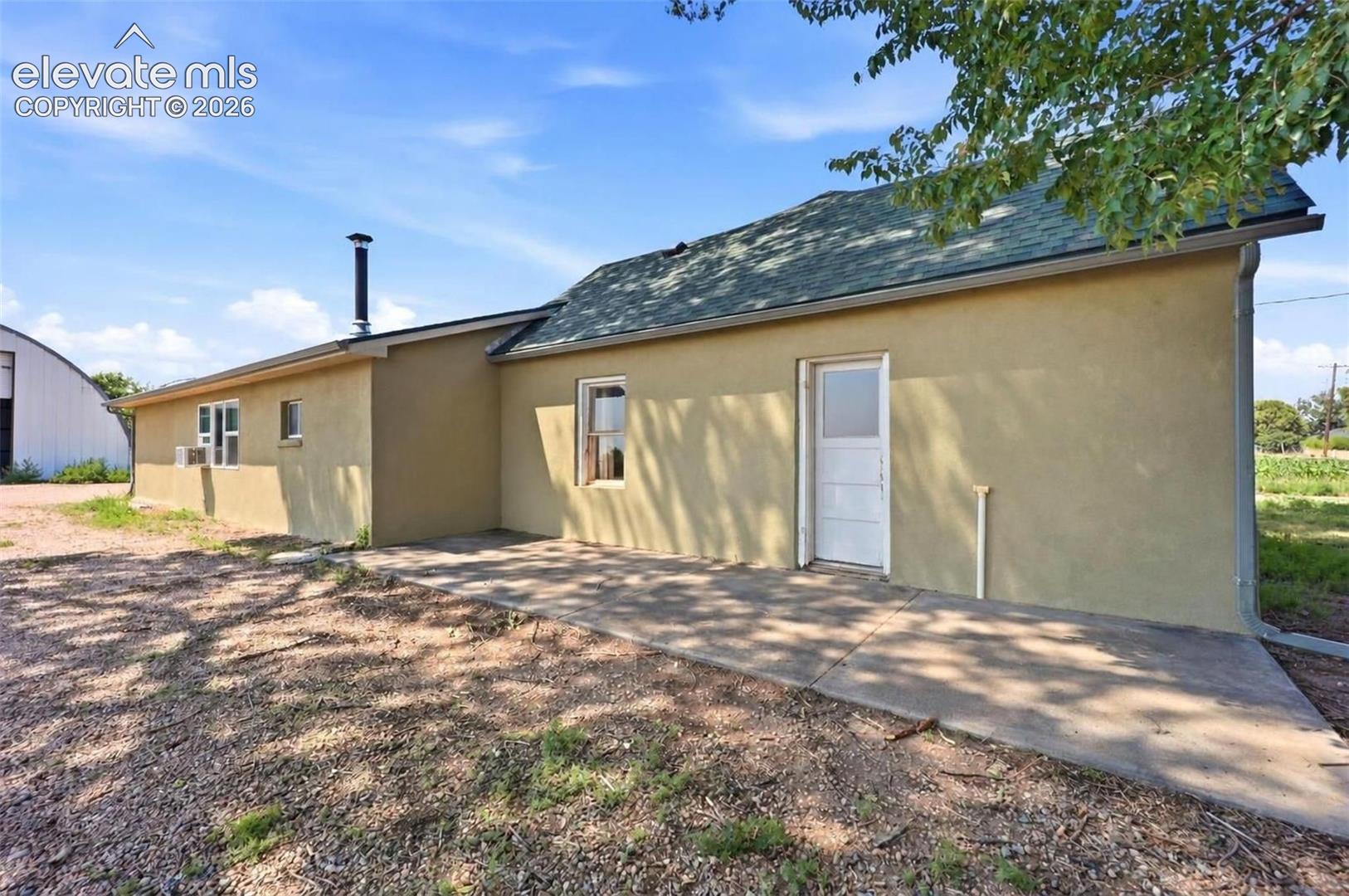 Listing photo 6 for 35270 Ford Road