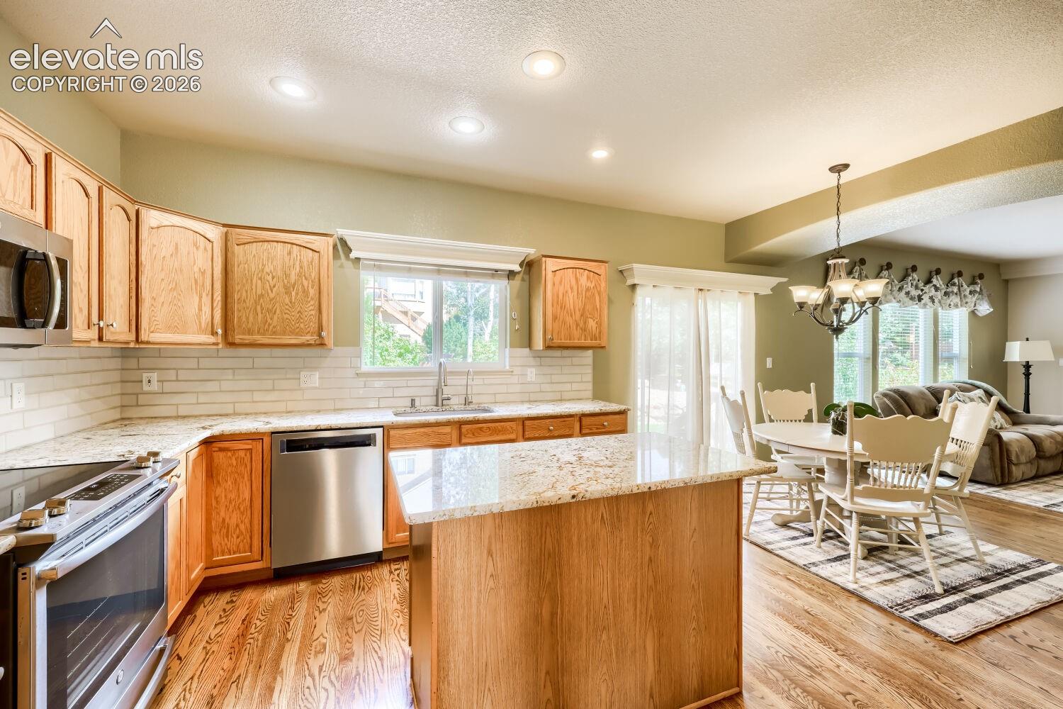 Listing photo 14 for 1586 Lily Lake Drive