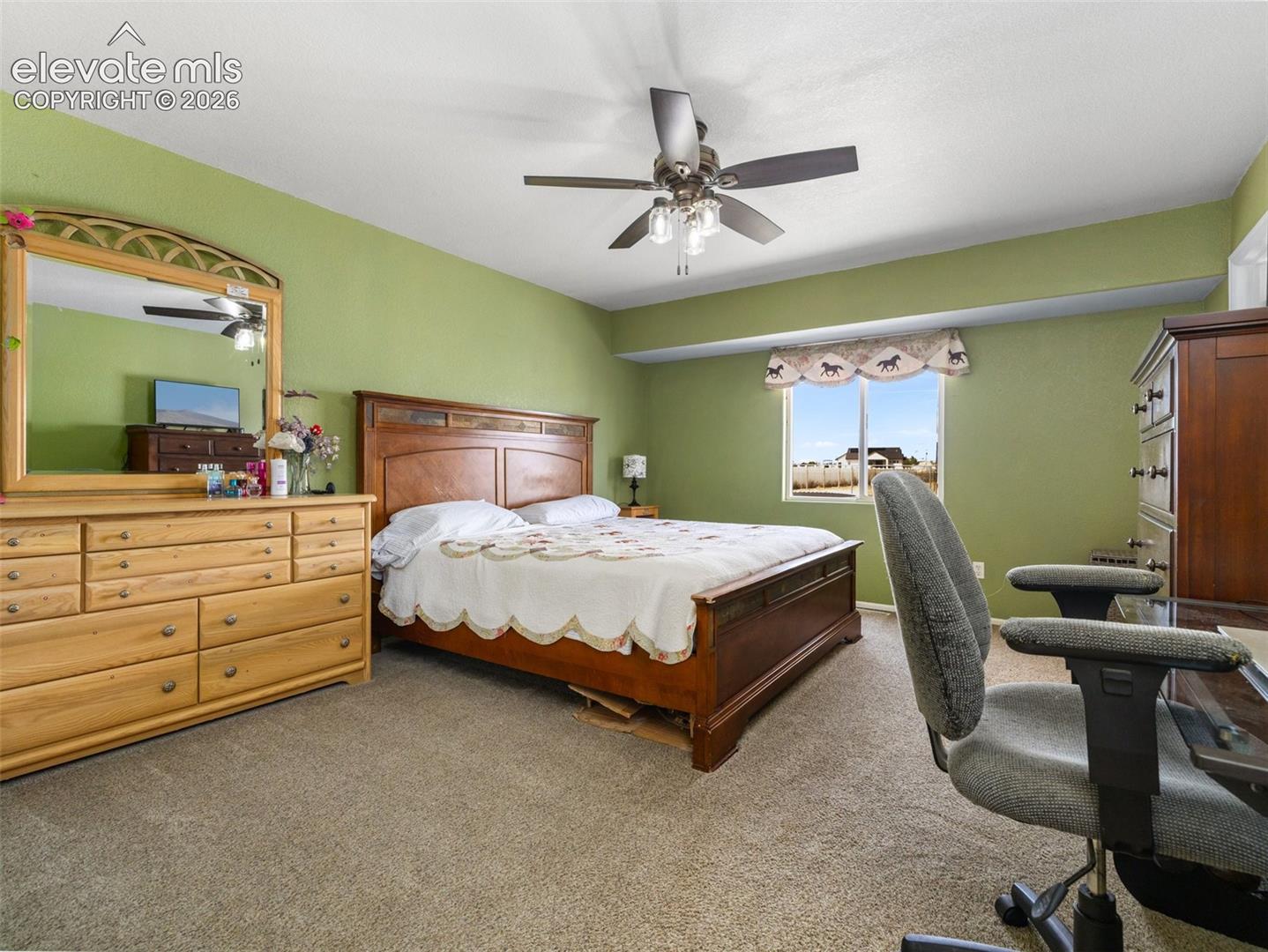 Listing photo 13 for 675 E McClave Drive
