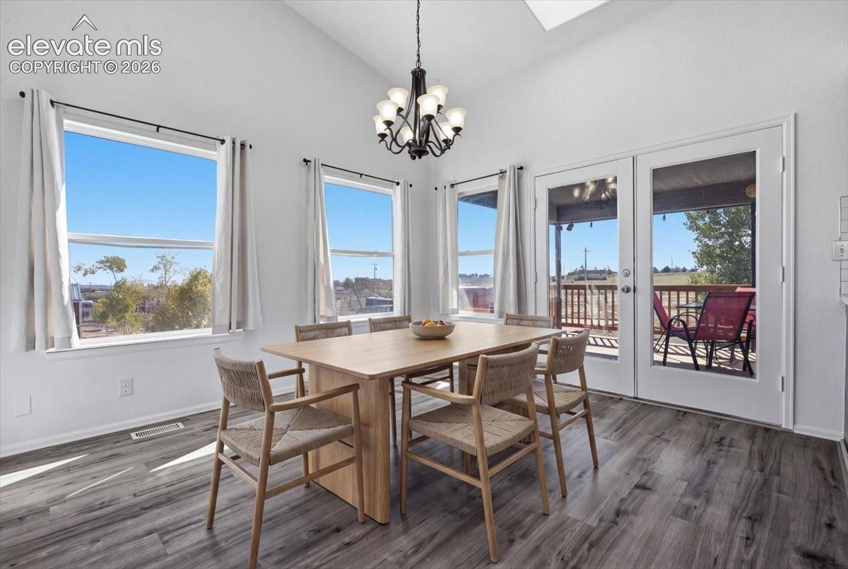 Listing photo 9 for 676 E Heron Drive