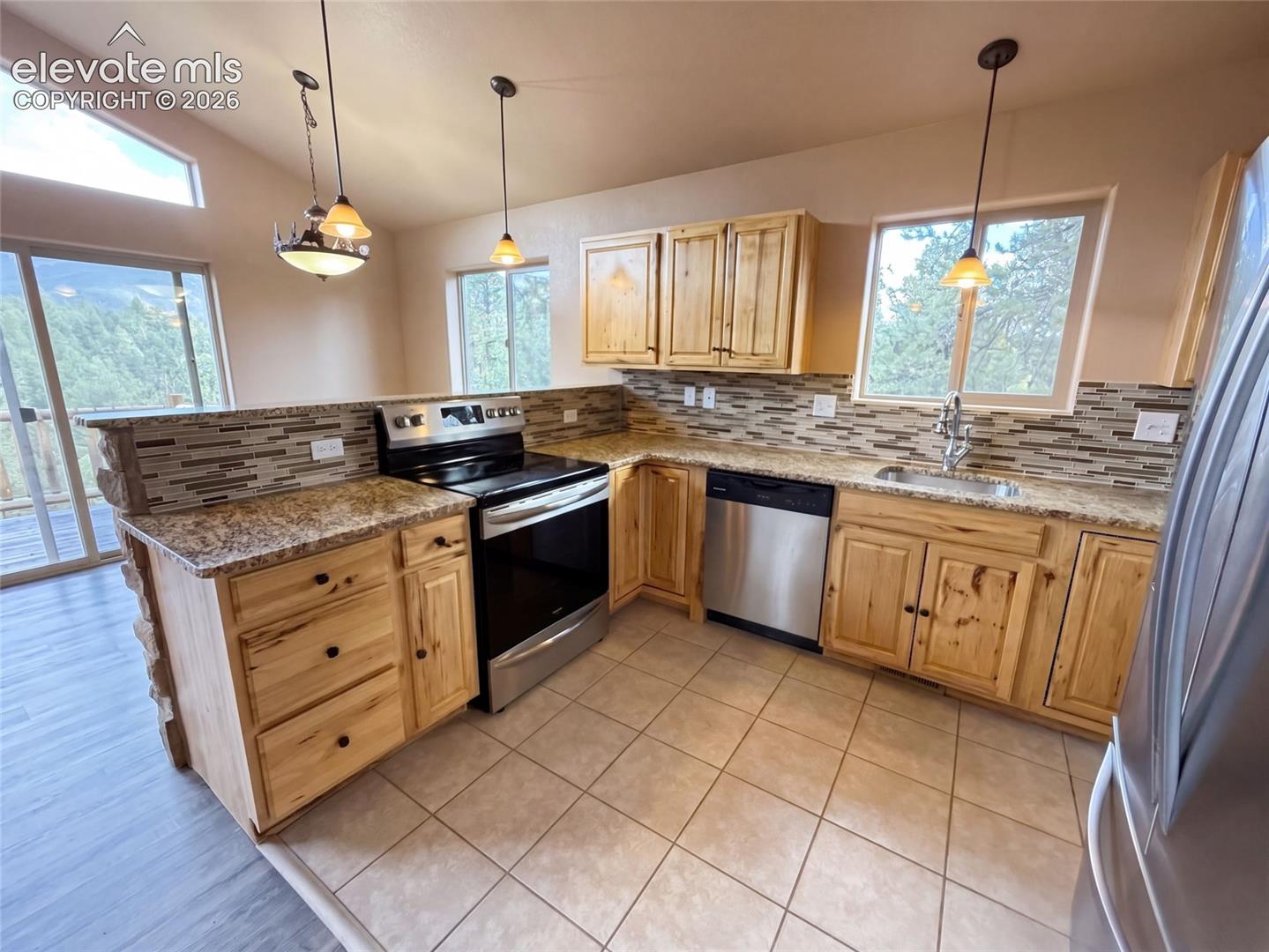 Listing photo 6 for 1920 Pikes Peak Drive