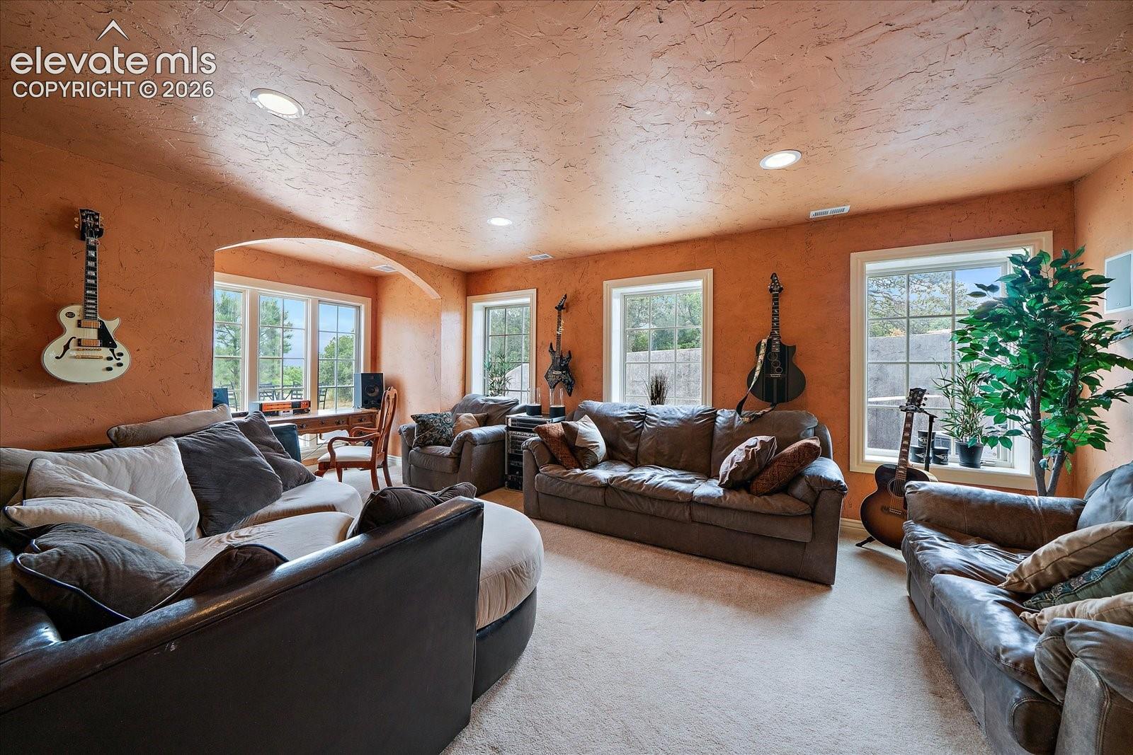 Listing photo 36 for 1175 Castle Pointe Drive