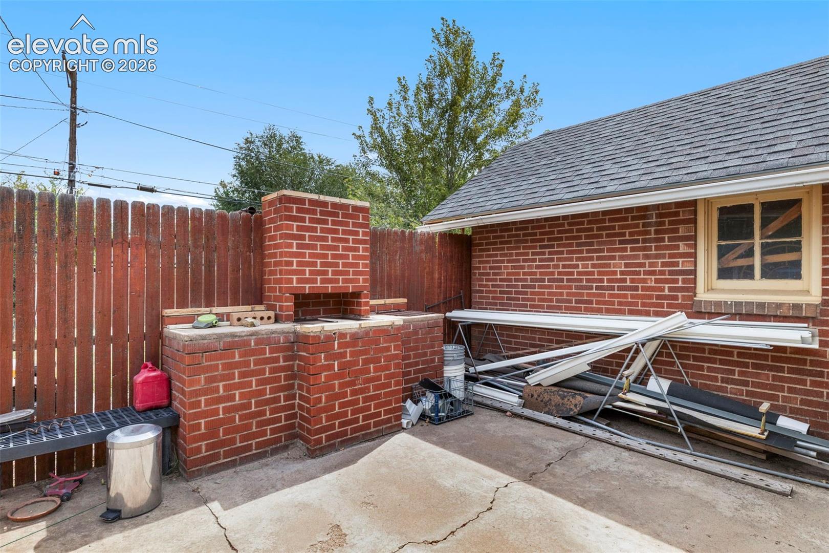 Listing photo 24 for 1128 E Routt Avenue