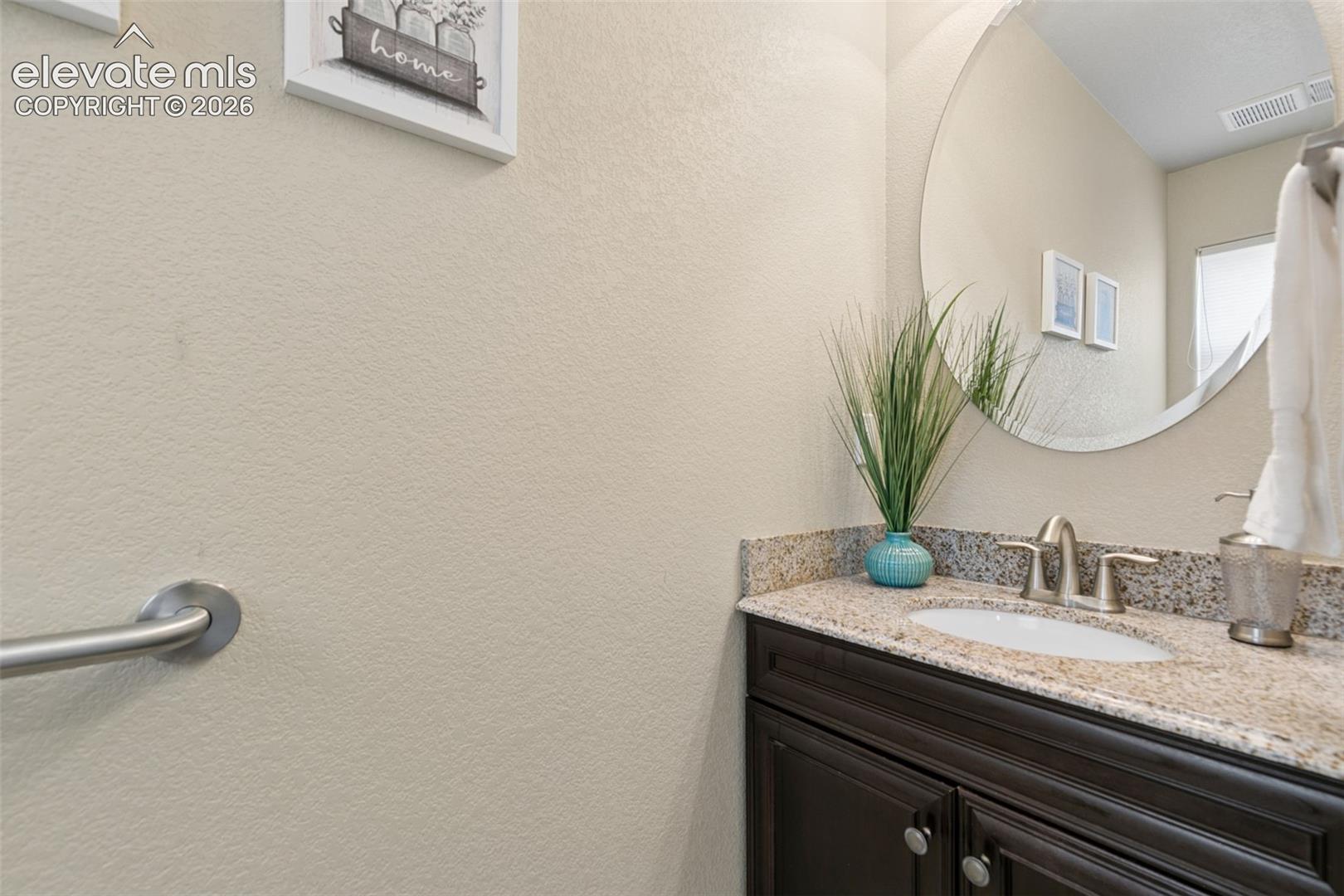 Listing photo 14 for 8042 Potentilla Grove