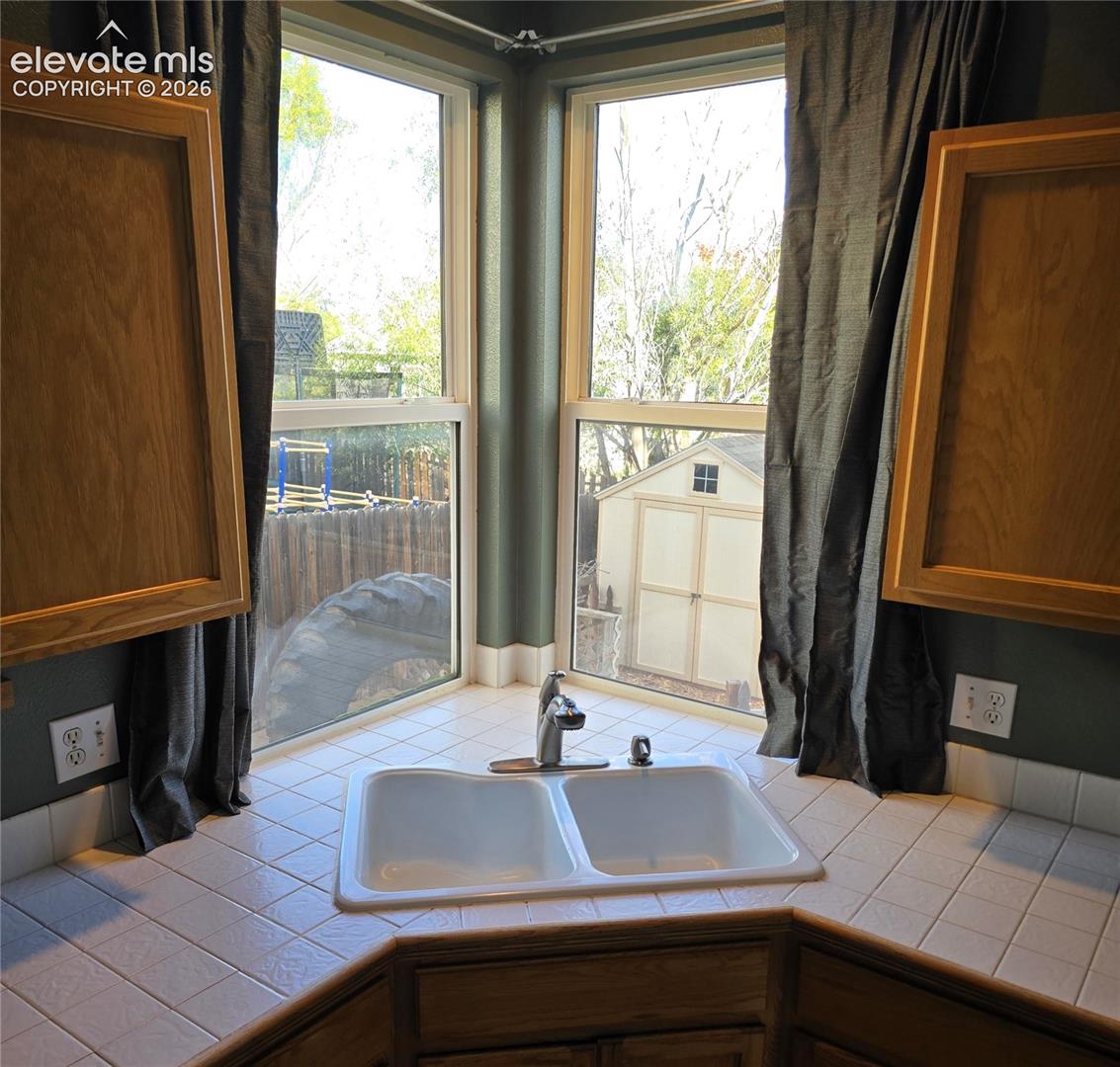 Listing photo 15 for 8059 Oliver Road