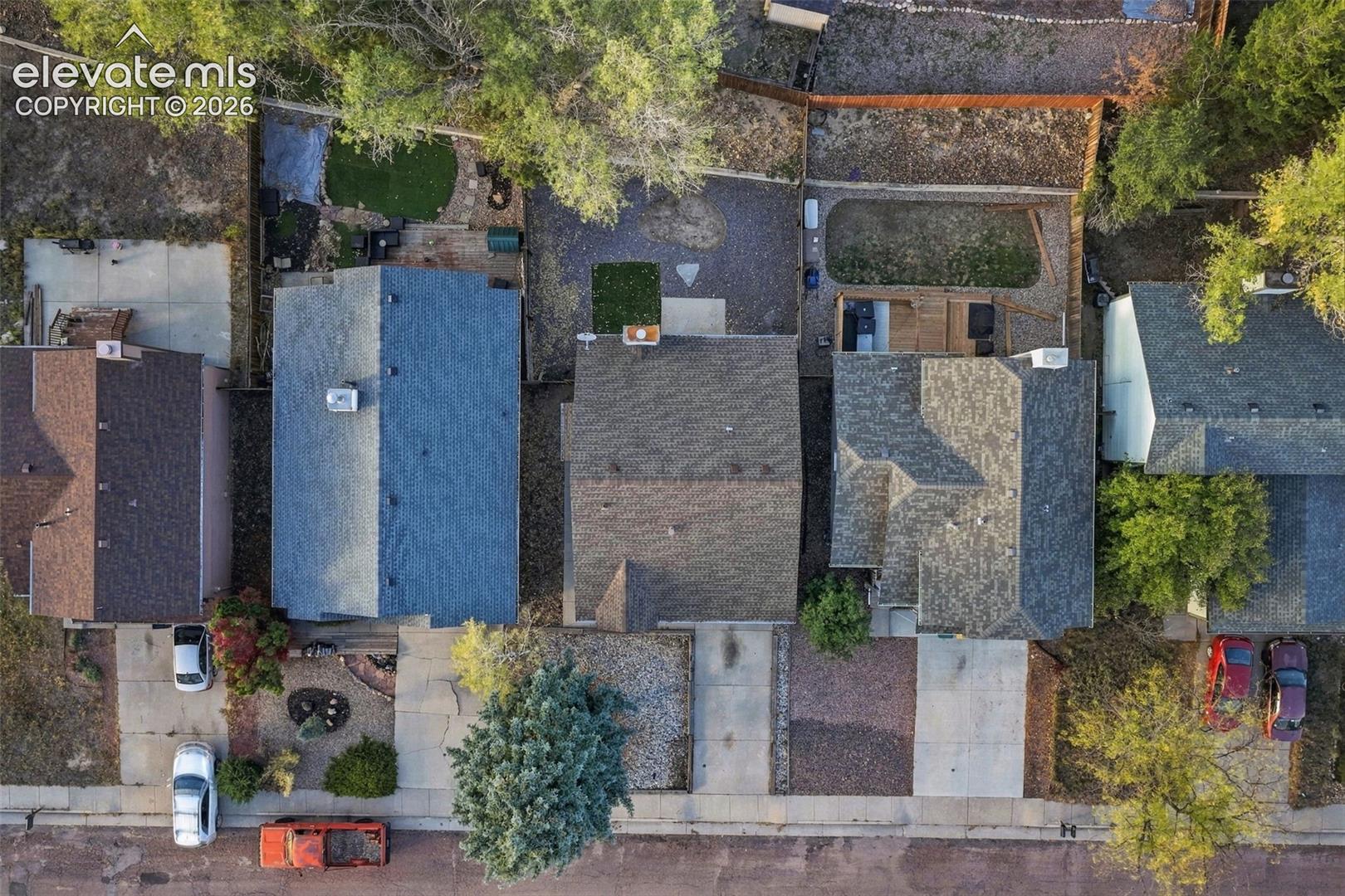 Listing photo 33 for 6430 Lonsdale Drive