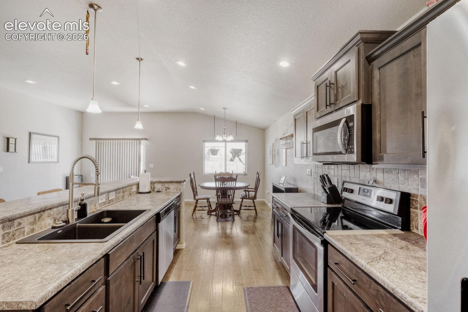 Listing photo 8 for 555 N Verbena Drive