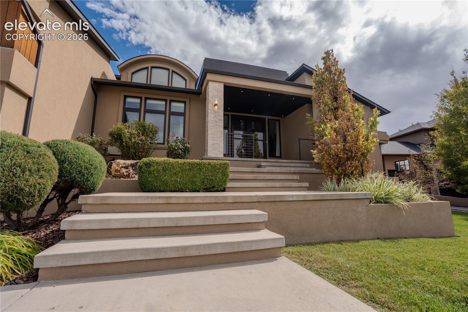 Listing photo 3 for 5638 Venezia Way