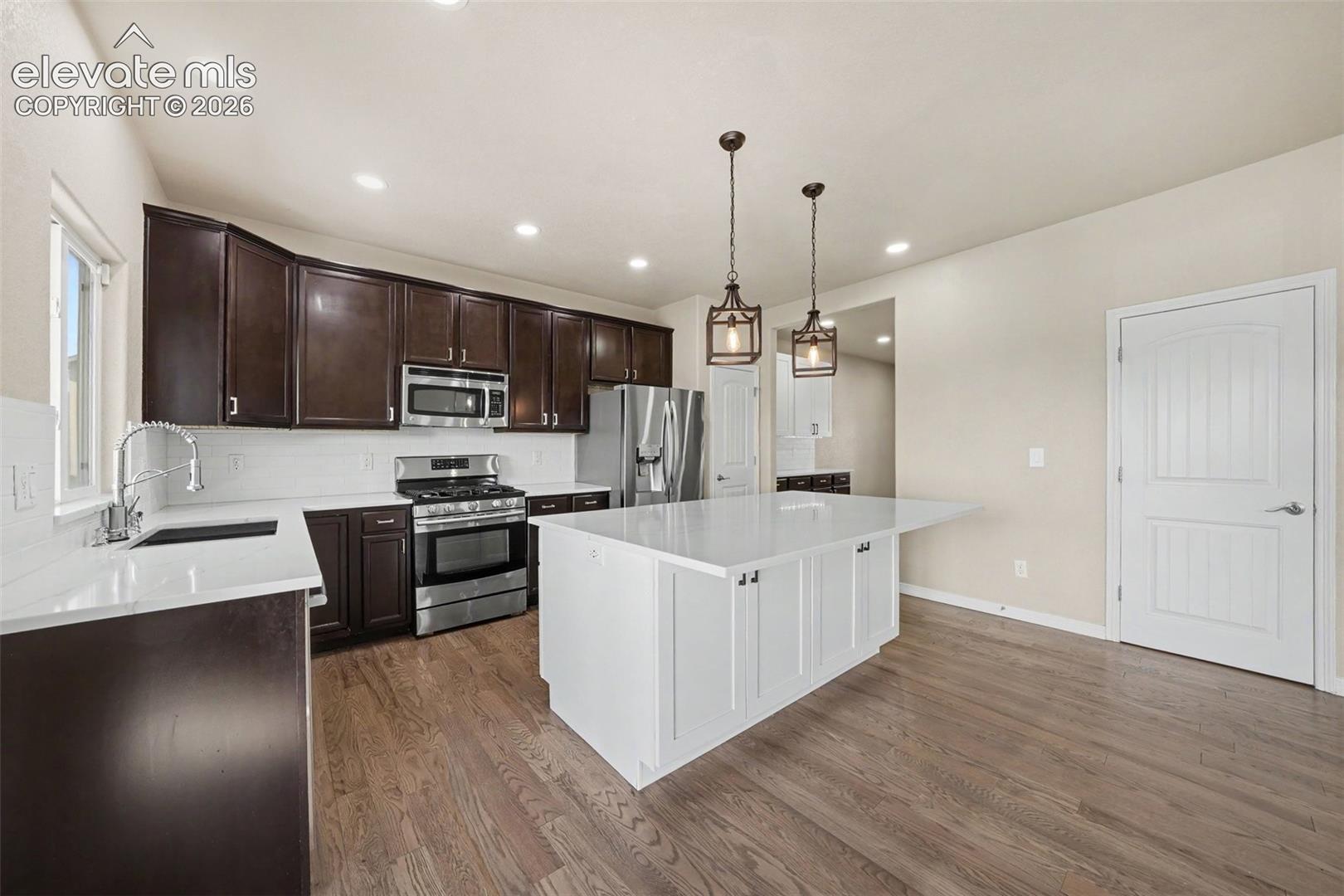 Listing photo 7 for 803 Deschutes Drive