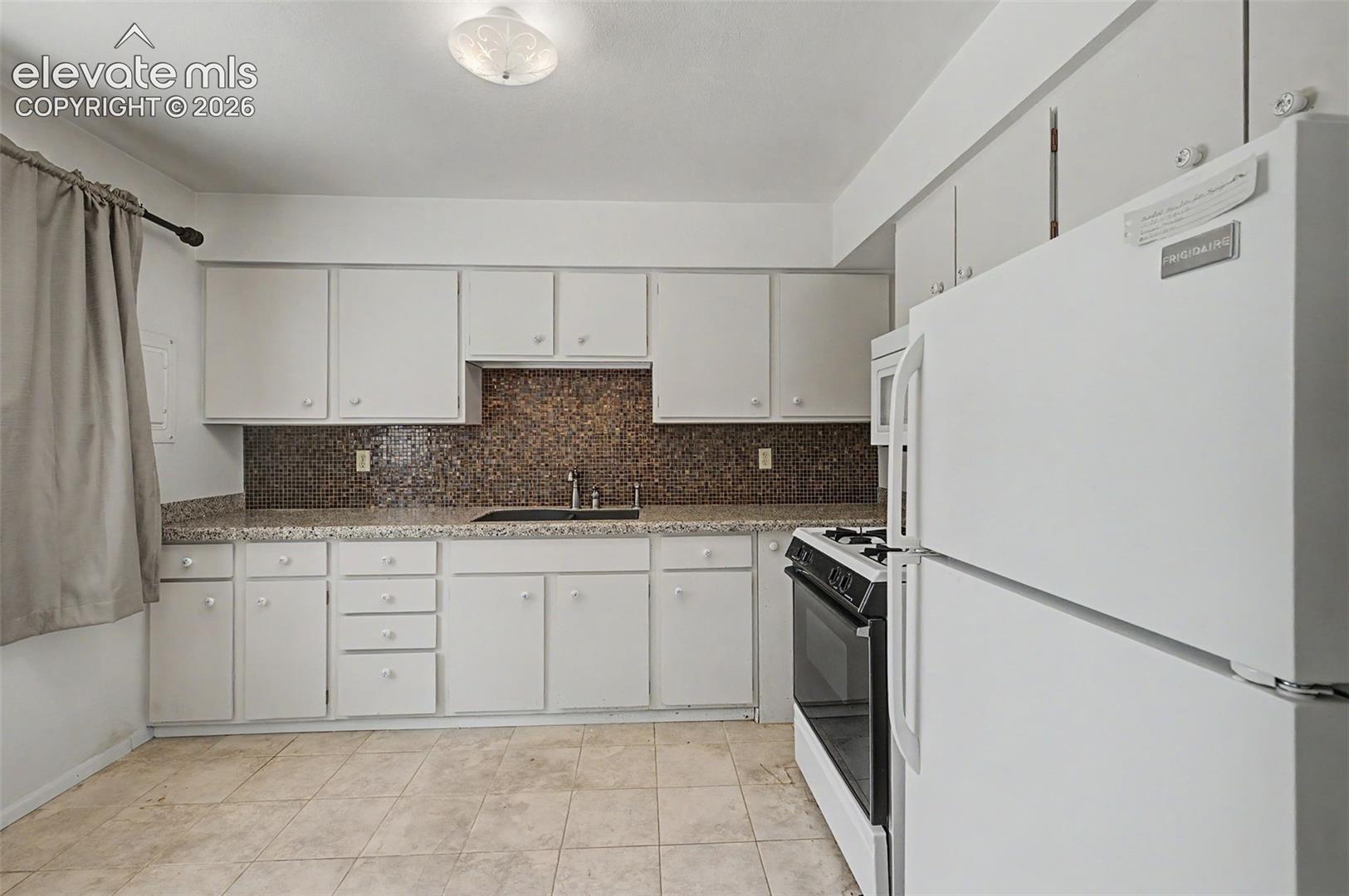 Listing photo 18 for 712 Lansing Drive