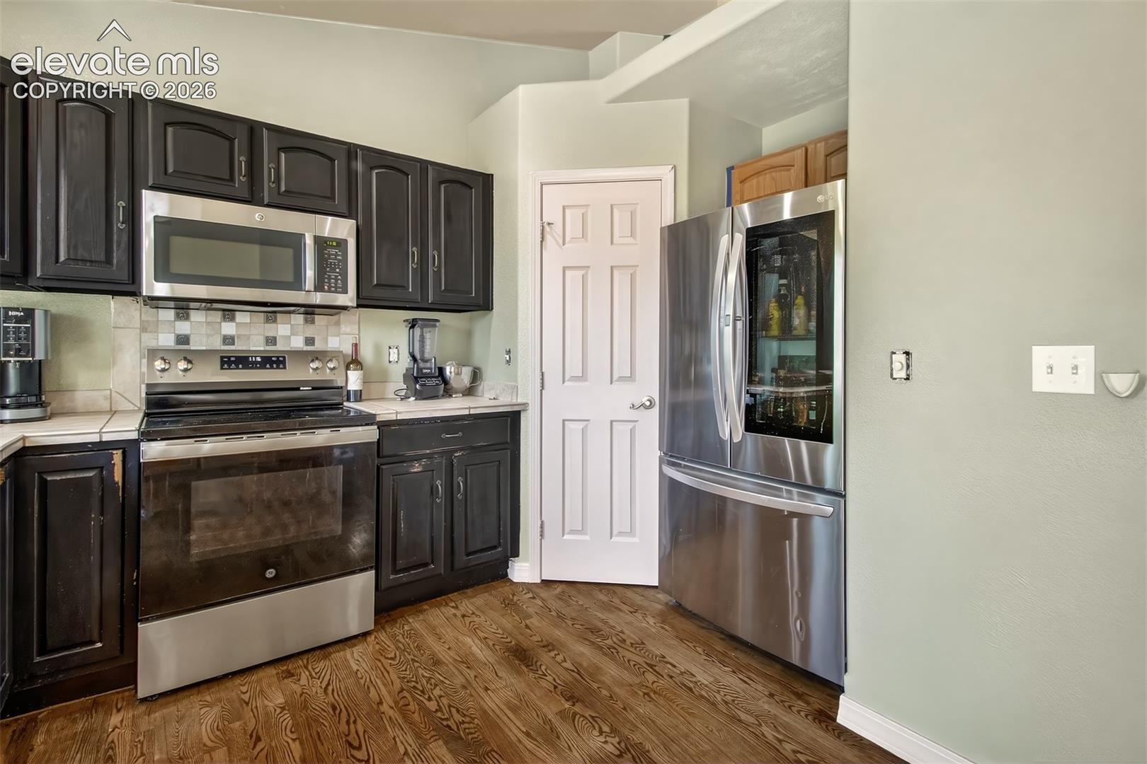 Listing photo 9 for 7358 Maybeck View