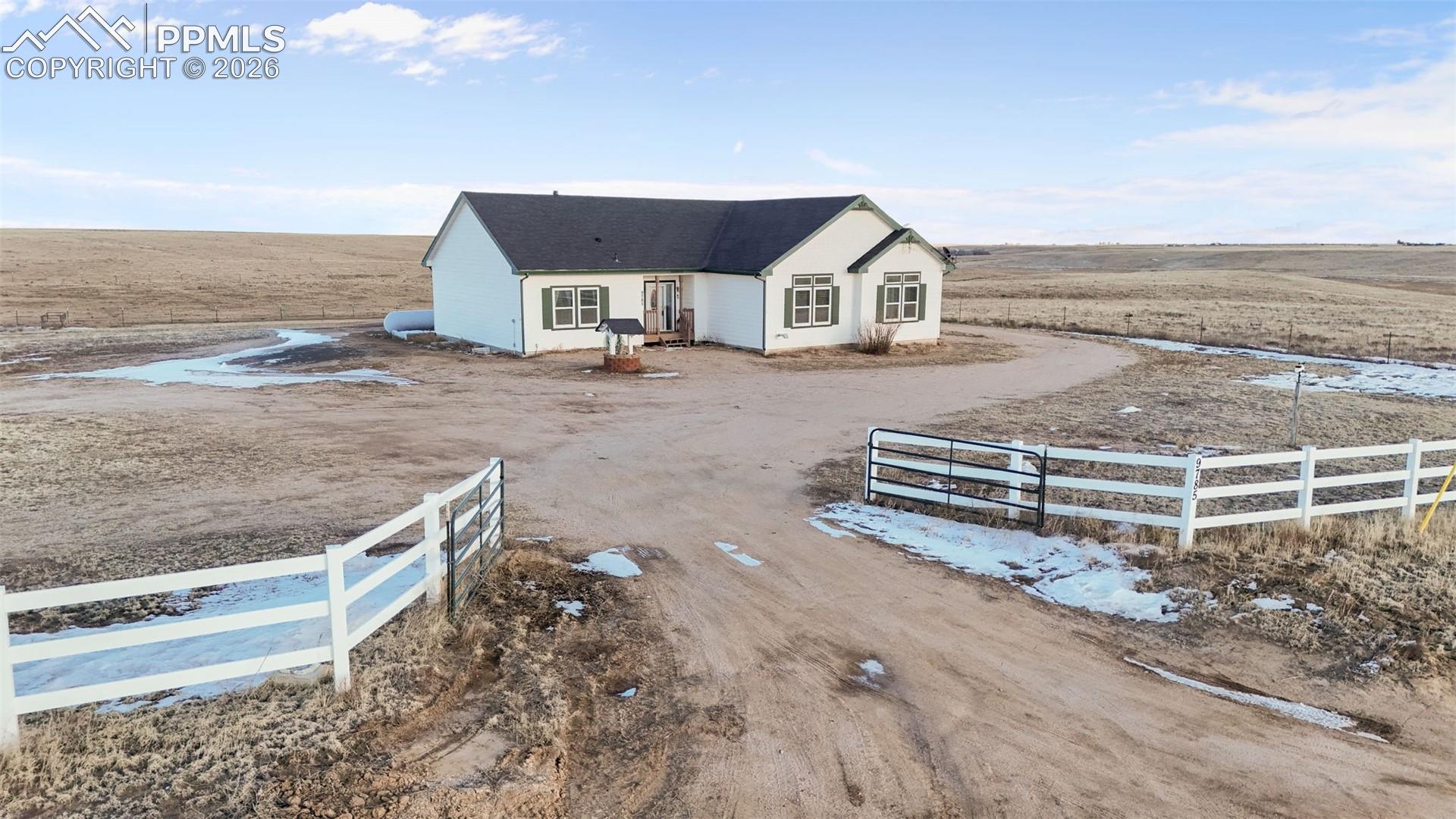Listing photo 4 for 9785 N Rush Road
