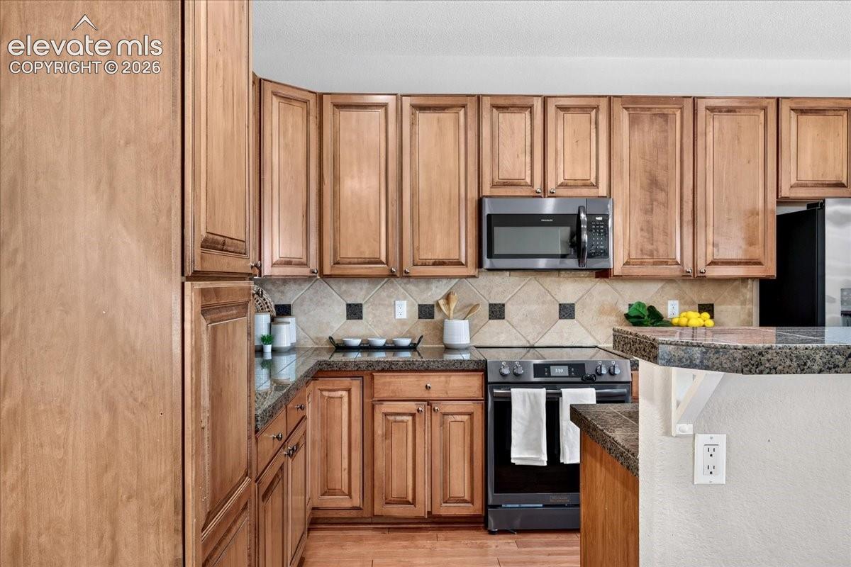 Listing photo 8 for 2409 Capital Drive