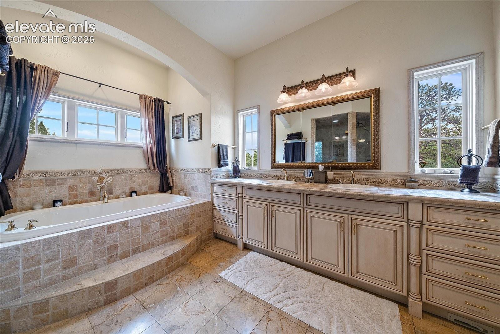 Listing photo 21 for 1175 Castle Pointe Drive