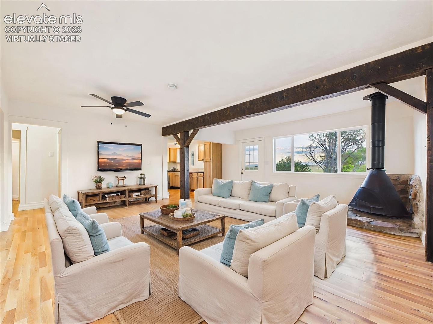 Listing photo 11 for 23015 Murphy Road