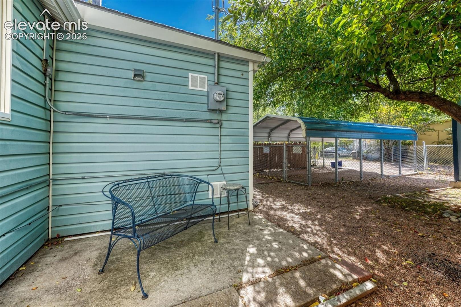Listing photo 22 for 1725 W Cucharras Street