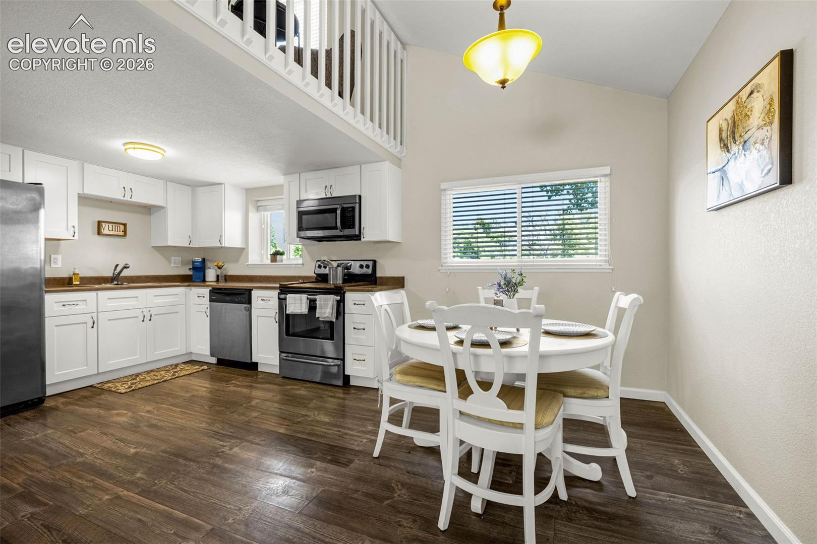 Listing photo 6 for 982 Candlestar Loop
