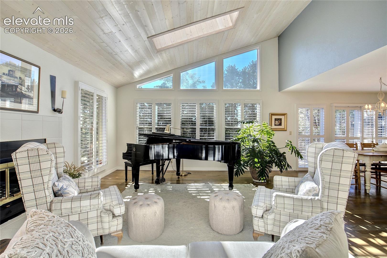 Listing photo 6 for 7215 Suntide Place