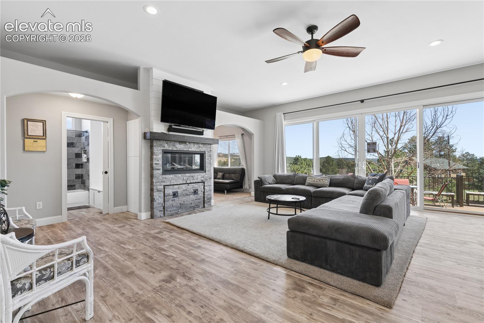 Listing photo 10 for 703 Platt Lane