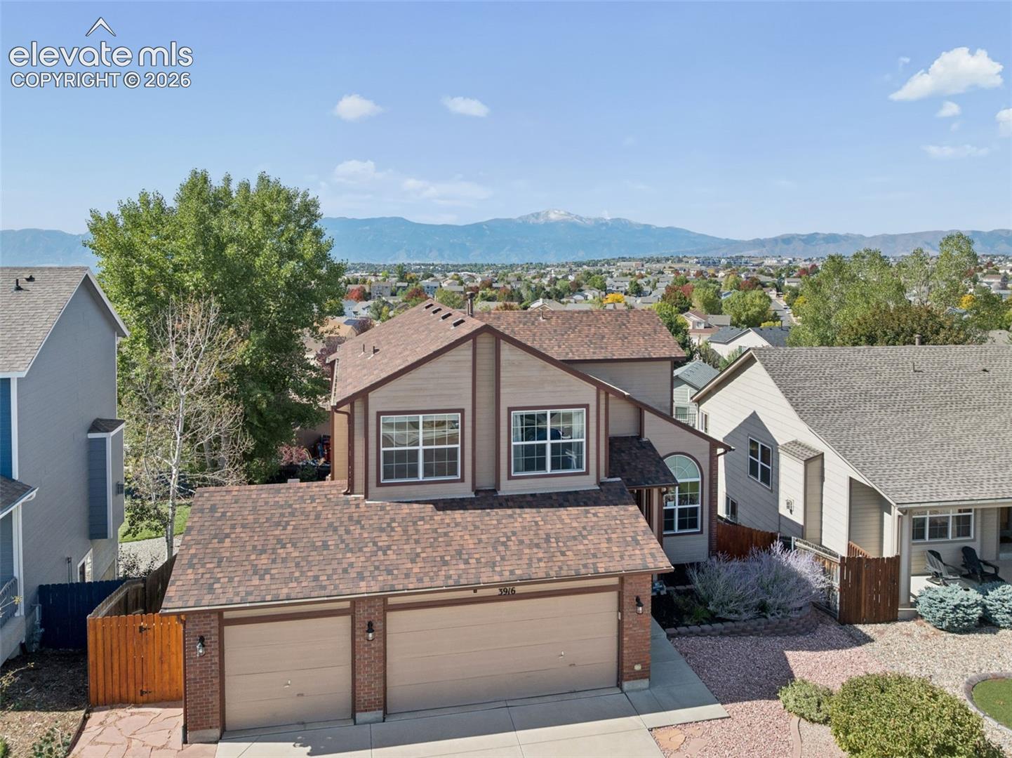 Listing photo 32 for 3916 Roan Drive