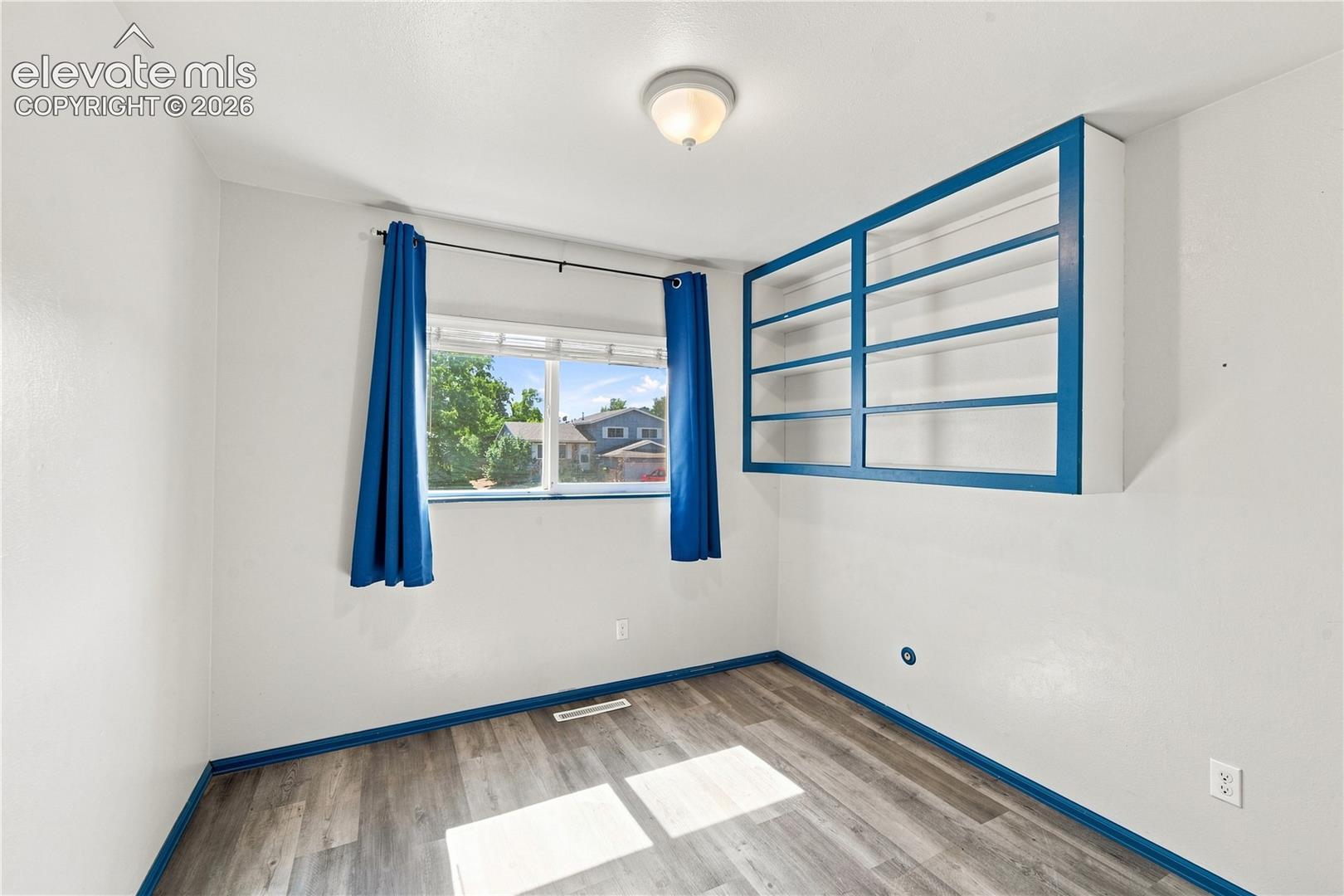Listing photo 19 for 540 Starlite Drive