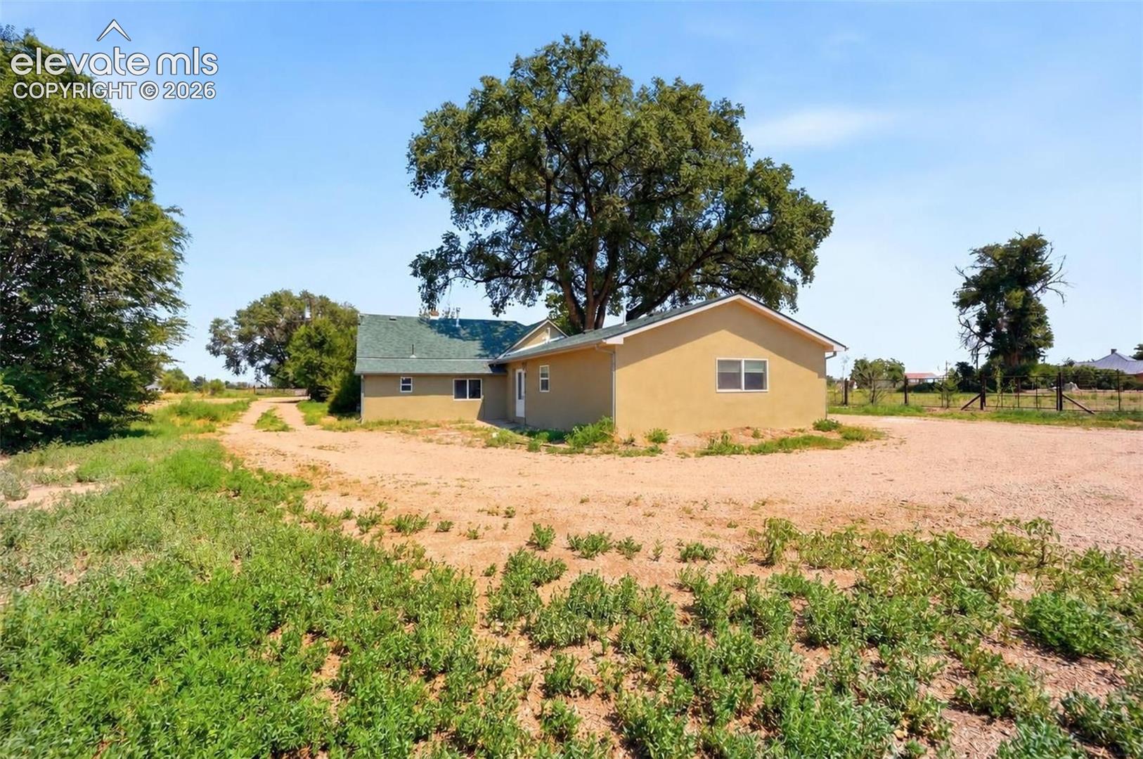 Listing photo 5 for 35270 Ford Road