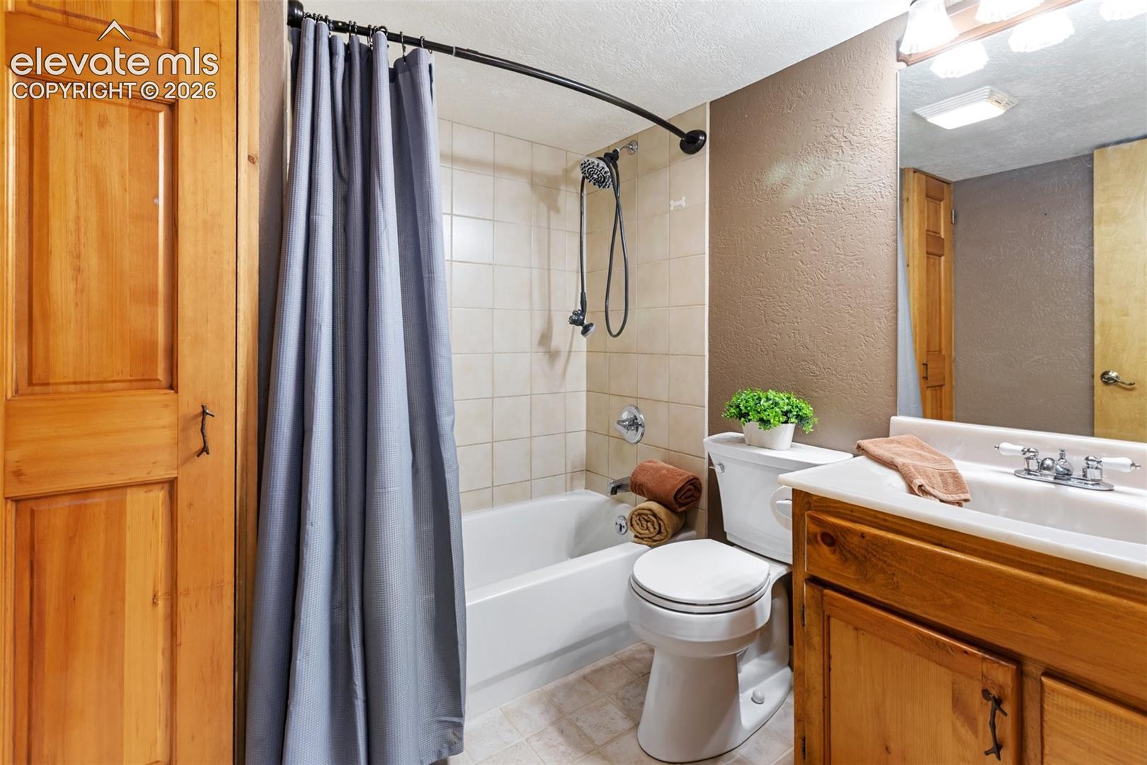 Listing photo 34 for 918 Douglas Fir Drive